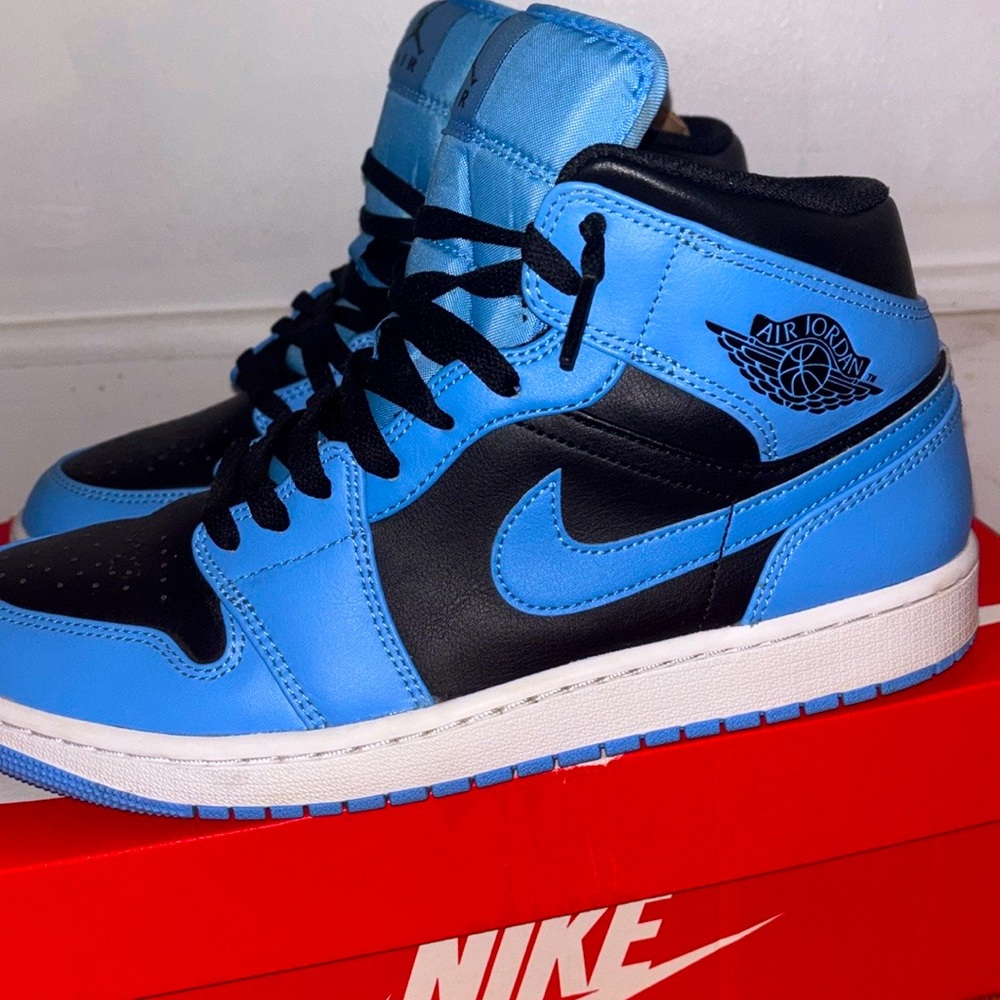 Jordan 1 Mid 'University Blue Black Size 10 Men’s YBO - Picture 10 of 11